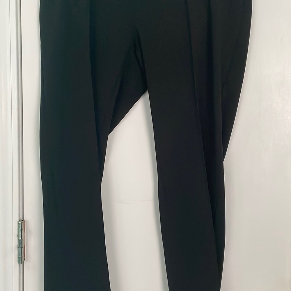 Size 6 work pants. Haven’t been worn